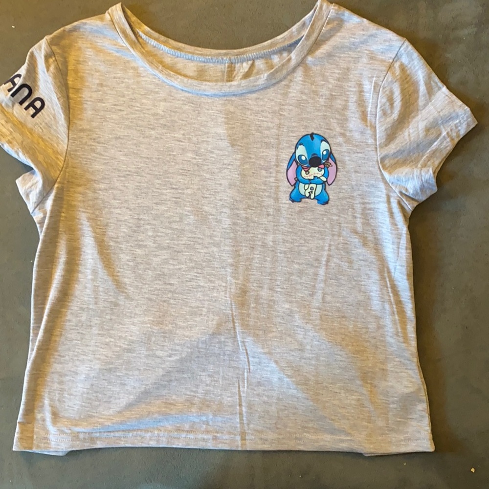 4/$12 or $5 each! Woman’s Disney Stitch Tee! Size Small